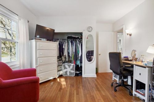 37 Hillside Ave, Groton CT  06340-5525 exterior