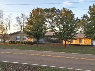 304 Water St, Clifton, TN 38425-5538