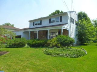 7 Oaken Ln, Trenton, NJ 08619-2705