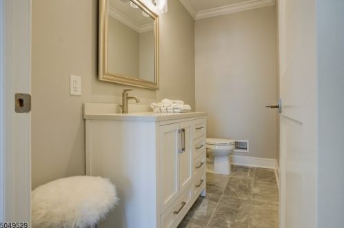 823 River Rd, Chatham Township NJ  07928-1026 exterior