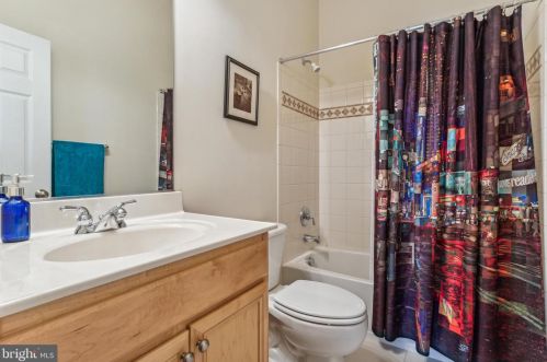 8373 Pedigrue Ct, Gainesville VA  20155-3240 exterior