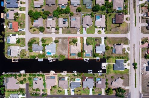 915 33rd Ter, Cape Coral, FL 33904-4702