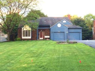 19 Chesterfield Dr, Reidsville, NY 12186-9201