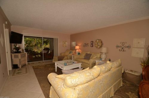 5499 Rattlesnake Hammock Rd, Naples FL 34113-7465 exterior