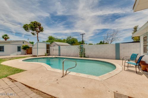 4333 17 Ave, Phoenix AZ 85085-6300 exterior