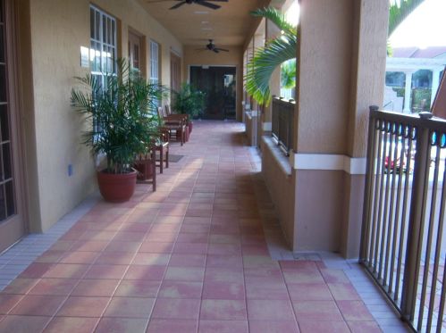 406 Villa Cir, Boynton Beach FL  33435-8911 exterior