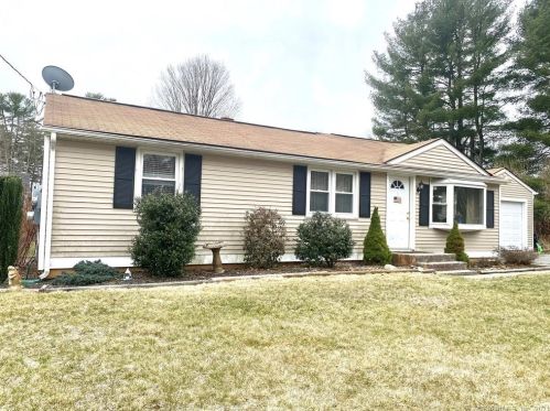 4 Poulin Dr, Putnam, CT 06260-1010