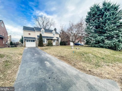 111 Sunset Dr, Wilmington, DE 19809-2018