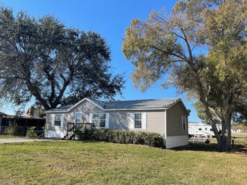 1032 Blue Heron Ln, Moore Haven, FL 33471-5011