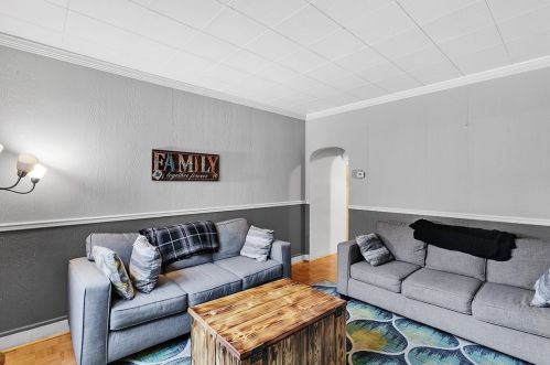 213 Elizabeth St, Pittsburgh PA  15207-1819 exterior