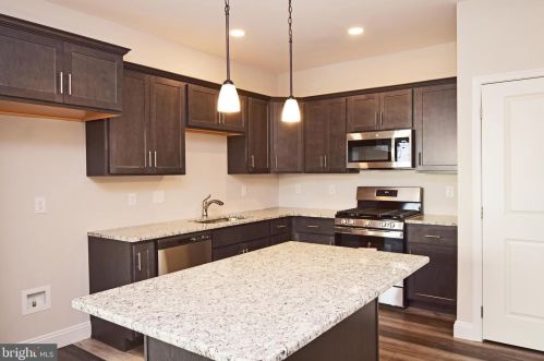 236 Ida Red Dr, Dauberville, PA 19533-8678