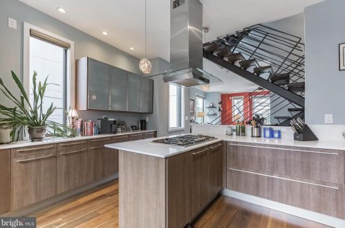 310 Fairmount Ave, Philadelphia PA  19123-2931 exterior