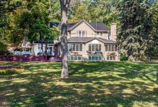 5928 Oakland Rd, Chenequa, WI 53058-9738