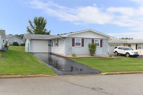 50 Watkins Rd, Bricktown, NJ 08724-2447