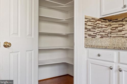 2485 Wheat Meadow Cir, Herndon VA  20171-3055 exterior