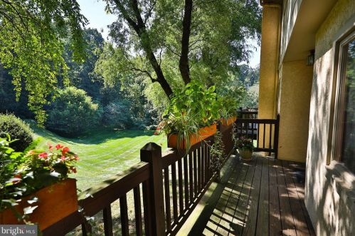 355 River Birch Cir, Melrose Park, PA 19027-1338