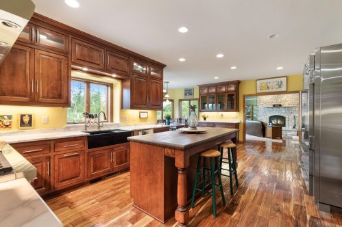 1016 Wallace Lake Rd, West Bend WI  53090-8943 exterior