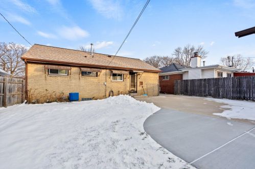 4059 Troy Ave, Milwaukee, WI 53235-4852