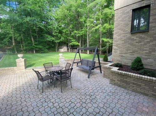 11 Ledgewood Dr, Sherman CT  06784-2040 exterior