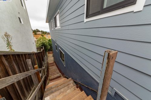 16609 Winding Blvd, San Leandro CA  94578-1248 exterior
