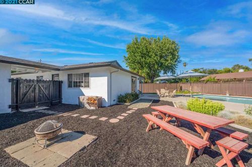 69 Fordham Ct, Concord CA  94523-1523 exterior