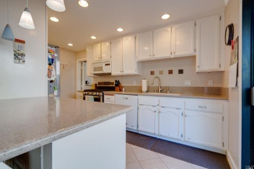 427 Myrtle Ct, Benicia CA  94510-1451 exterior