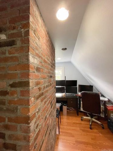 2 Linden Pl, Middletown NY  10940-4824 exterior