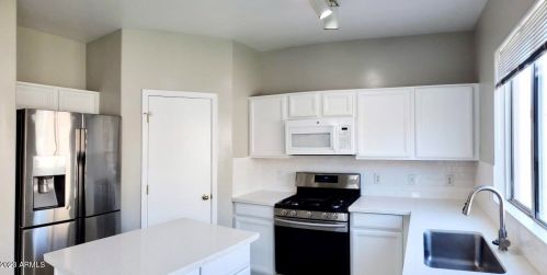 12166 Flanagan St, Avondale, AZ 85323-8127