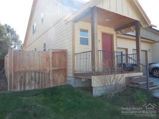 63174 Eastview Dr, Bend, OR 97701-2873