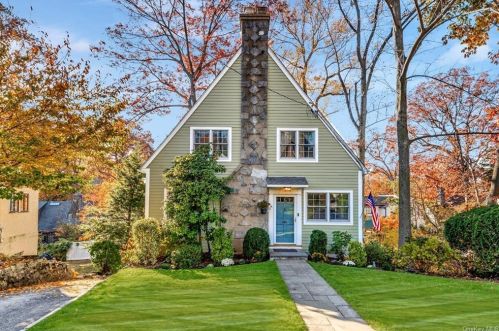 12 Maywood Rd, New Rochelle, NY 10804-4706