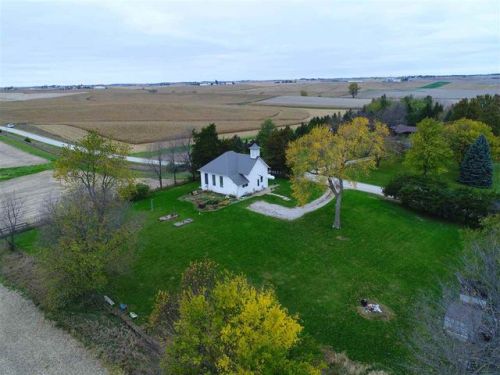 1195 520th St, Wellman, IA 52356-9558