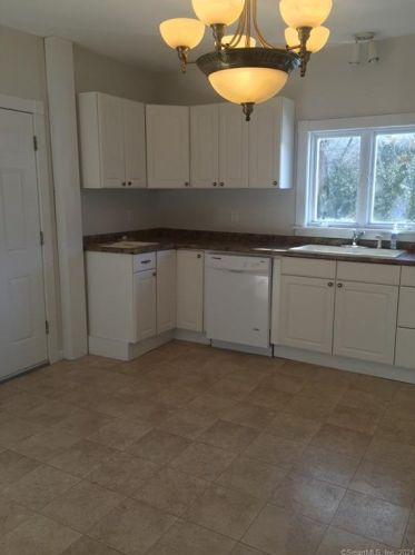16 Lake St, Moosup, CT 06354-1107