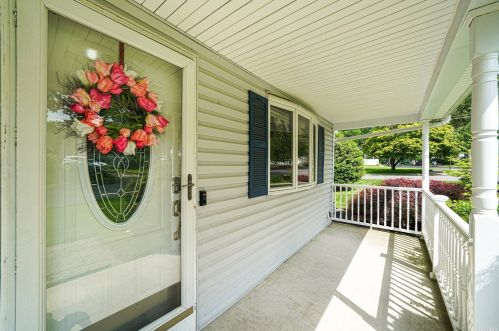 120 Orienta Ave, Lake Grove, NY 11755-2518