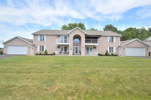 953 Auburn Hills Dr, Youngstown, OH 44512-7712