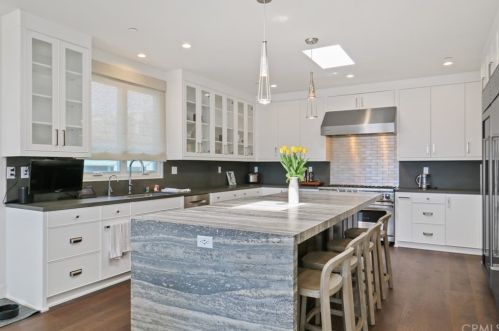 2215 Bayview Dr, Manhattan Beach CA  90266-4453 exterior