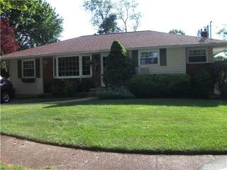 8 Emily Ct, Greenlawn, NY 11740-2611