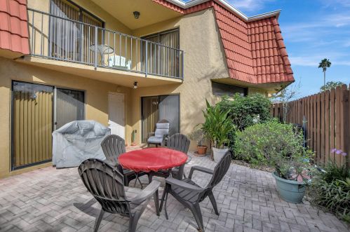 8116 Thames Blvd, Boca Raton, FL 33433-8305