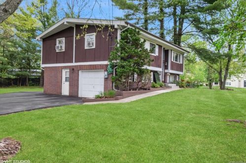 781 Sequoia Dr, Valley Cottage, NY 10989-1910