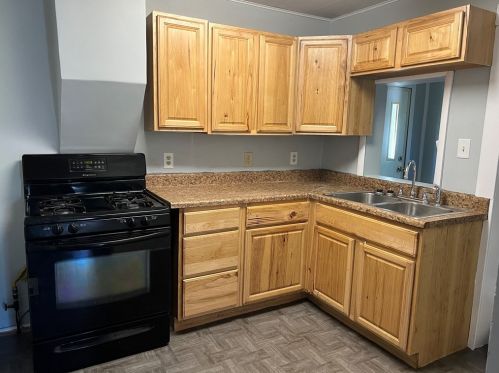 24 Ridge Ave, Hermitage, PA 16150-1253