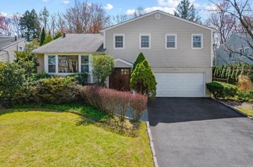31 Harlan Dr, New Rochelle, NY 10804-1118