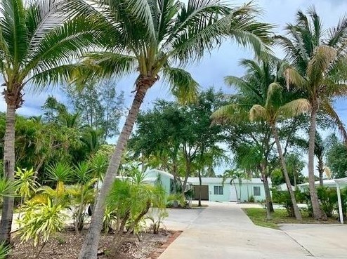 2571 Hinda Rd, West Palm Beach, FL 33403-1433