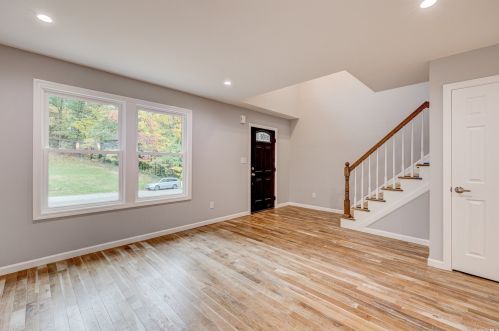 94 Willow St, Wheatley Heights, NY 11798-1219
