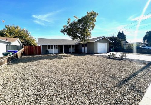 7076 Barbera Ave, Winton CA  95388-9302 exterior