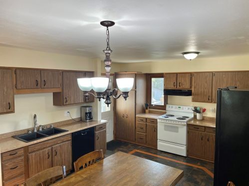 504 Victoria St, West Bend, WI 53090-2712