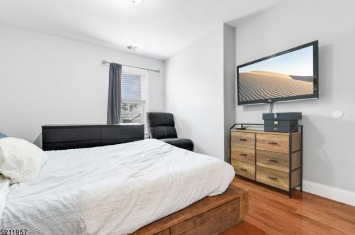 32 Charles St, Roselle Park NJ  07204-2202 exterior