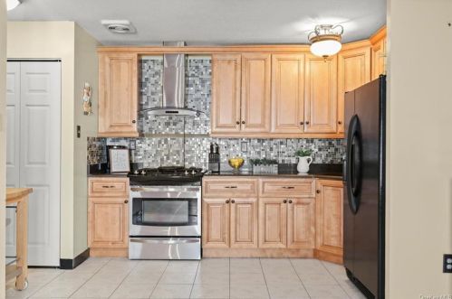 938 Union Ave, Bronx, NY 10459-3956