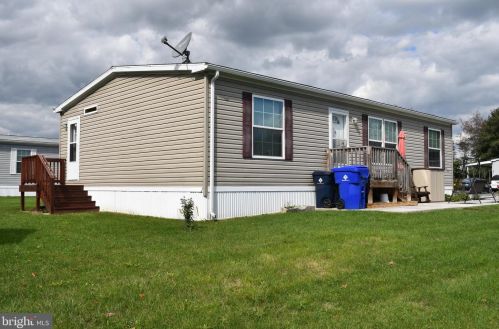 56 Maizefield Dr, Lees Cross Roads, PA 17257-8854