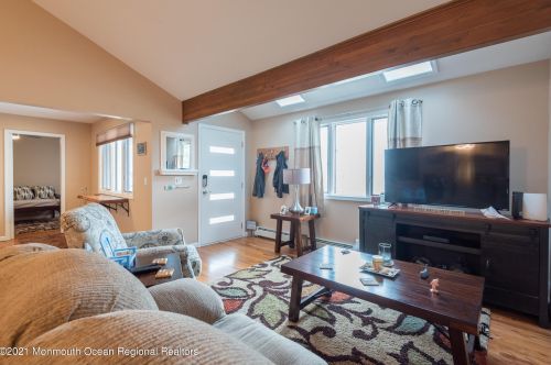 331 Sunset Dr, Pelican Island NJ  08751-2242 exterior