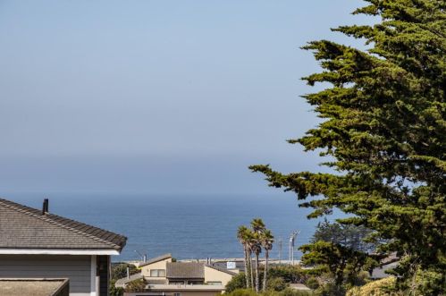 383 Monterey Rd, Pacifica CA  94044-1460 exterior
