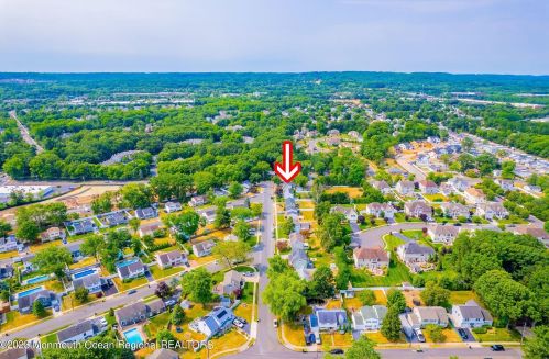 451 Middle Rd, Hazlet NJ  07730-2483 exterior
